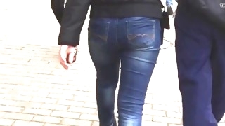 asian girl with hot ass in jeans